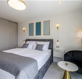 4 bedroom villa with heated pool and sea view in Vinišće, sleeps 8